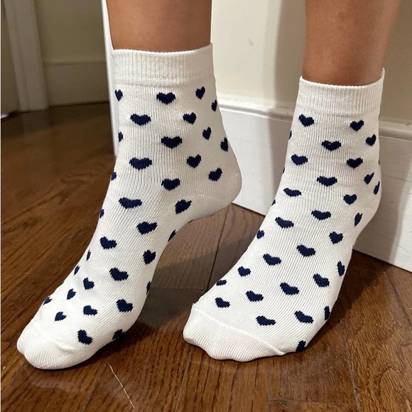 LAST PAIR Brandy Melville White and Navy Hearts Socks - Picture 3 of 3